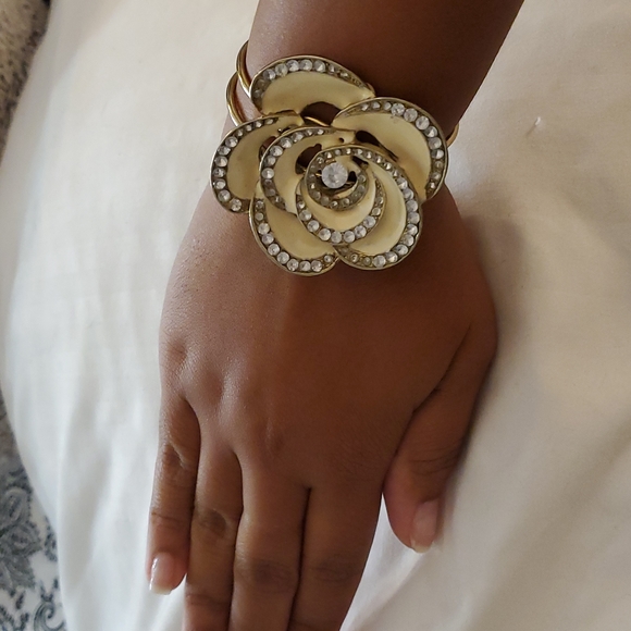 Flower Bracelet - Picture 7 of 8